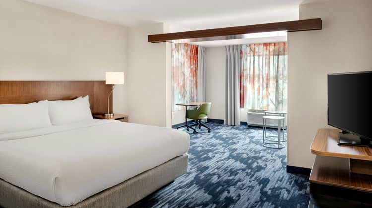 Fairfield Inn & Suites Cincinnati Uptown Suite