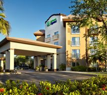 Holiday Inn Expres/Suites Downtown Exterior