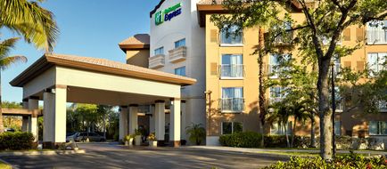 Holiday Inn Expres/Suites Downtown Exterior