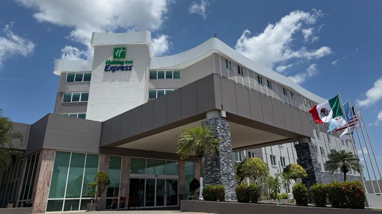 Holiday Inn Express Exterior