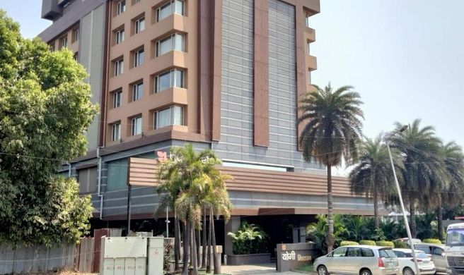 Yogi Midtown Hotel Exterior