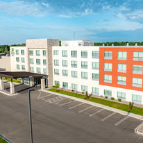 Holiday Inn Express & Suites Marinette