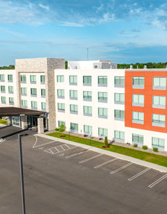 Holiday Inn Express & Suites Marinette