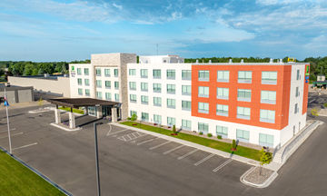 Holiday Inn Express & Suites Marinette