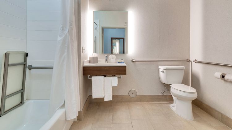 Holiday Inn Express Hotel & Suites Room