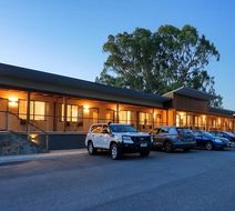 New Crossing Place Motel Exterior
