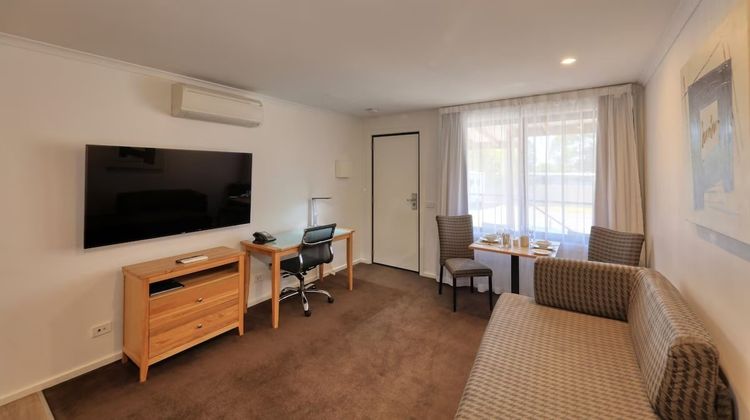 New Crossing Place Motel Room