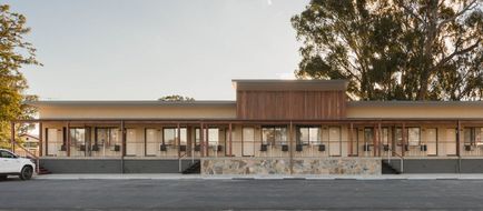 New Crossing Place Motel Exterior