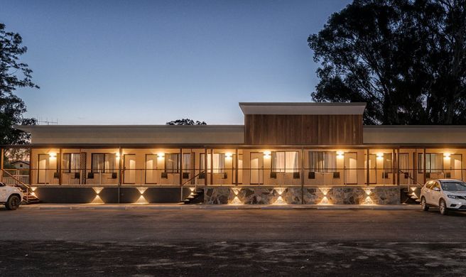 New Crossing Place Motel Exterior