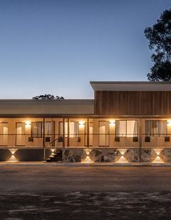 New Crossing Place Motel