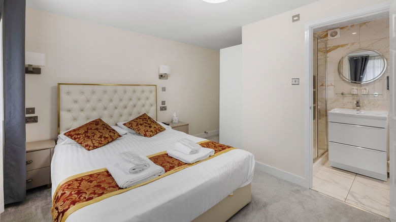 <b>Drake Hotel Room</b>. Images powered by <a href="https://www.leonardoworldwide.com/" title="Leonardo Worldwide" target="_blank">Leonardo</a>.