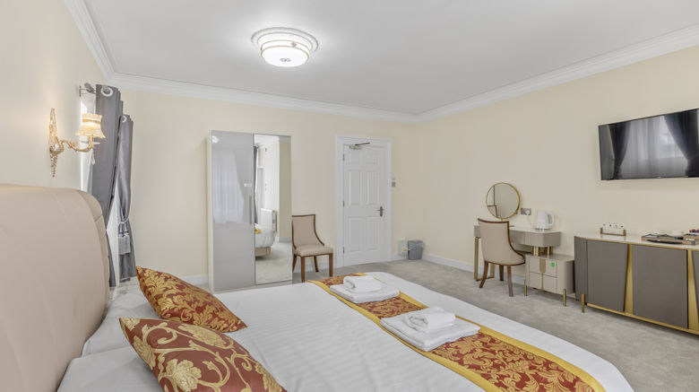 <b>Drake Hotel Room</b>. Images powered by <a href="https://www.leonardoworldwide.com/" title="Leonardo Worldwide" target="_blank">Leonardo</a>.