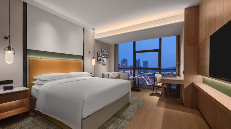 <b>DoubleTree by Hilton Zhengzhou East Room</b>. Images powered by <a href="https://www.leonardoworldwide.com/" title="Leonardo Worldwide" target="_blank">Leonardo</a>.