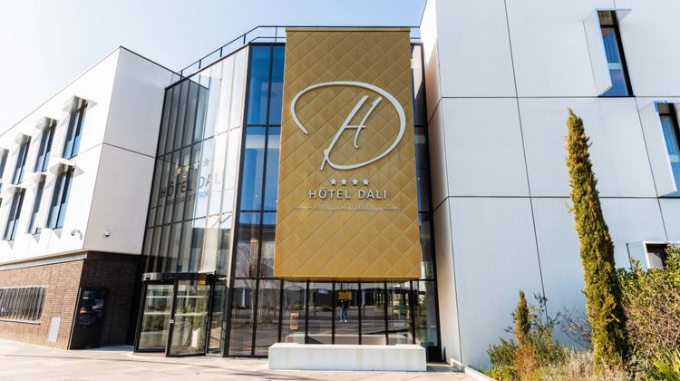 Hotel Dali Exterior