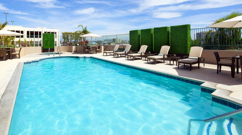 <b>The Westin Long Beach Pool</b>. Images powered by <a href="https://www.leonardoworldwide.com/" title="Leonardo Worldwide" target="_blank">Leonardo</a>.