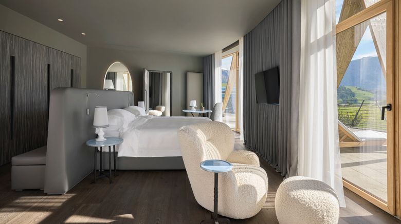 <b>COMO Alpina Dolomites Suite</b>. Images powered by <a href="https://www.leonardoworldwide.com/" title="Leonardo Worldwide" target="_blank">Leonardo</a>.