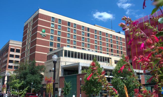 Holiday Inn Lancaster Exterior