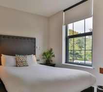 Park Lane Aparthotel-A Space in the City Room