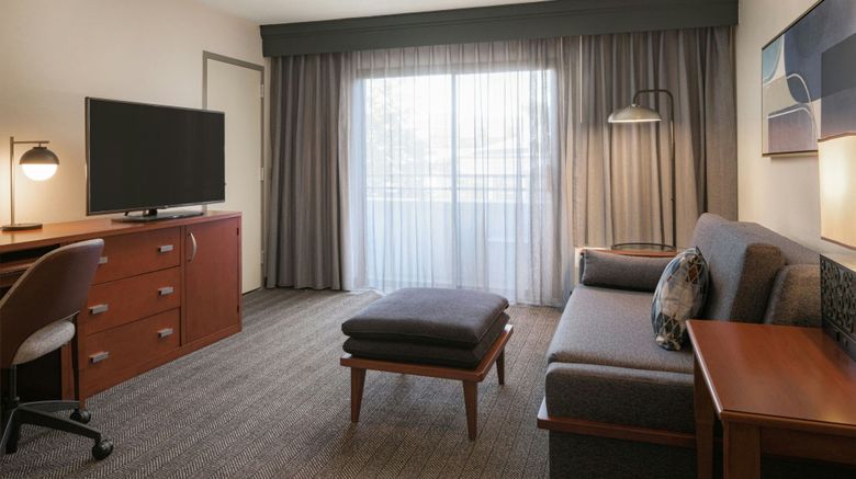 <b>Courtyard by Marriott Louisville East Room</b>. Images powered by <a href="https://www.leonardoworldwide.com/" title="Leonardo Worldwide" target="_blank">Leonardo</a>.