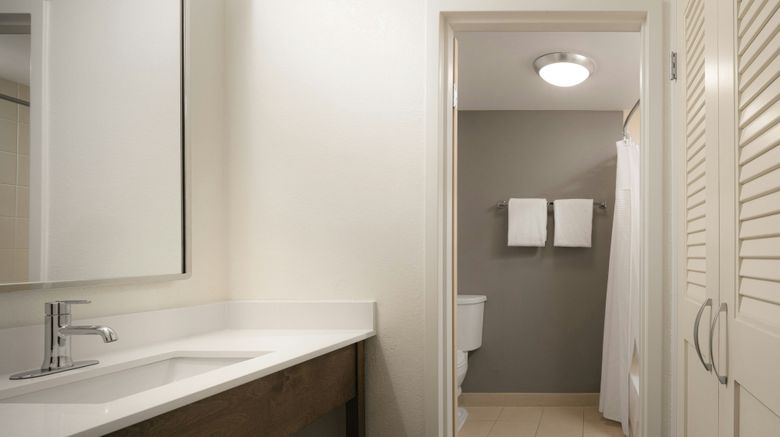 <b>Courtyard by Marriott Louisville East Room</b>. Images powered by <a href="https://www.leonardoworldwide.com/" title="Leonardo Worldwide" target="_blank">Leonardo</a>.