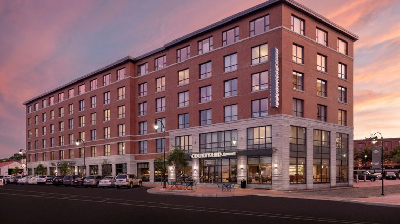 Courtyard Portland Downtown/Waterfront Exterior. Images powered by <a href="https://www.leonardoworldwide.com" target="_blank" rel="noopener">Leonardo</a>.