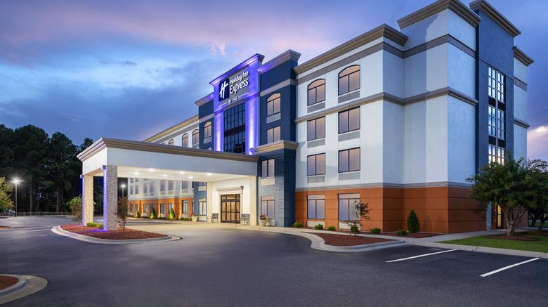 <b>Holiday Inn Express Fayetteville Exterior</b>. Images powered by <a href="https://www.leonardoworldwide.com/" title="Leonardo Worldwide" target="_blank">Leonardo</a>.
