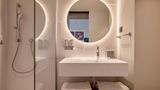 Hampton by Hilton Lyon Room