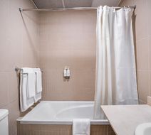 Kingsgate Doha Room
