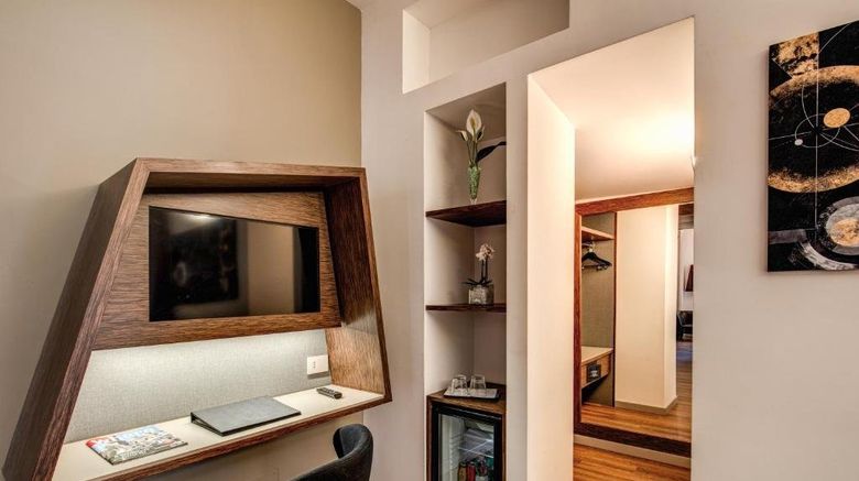 <b>Al Manthia Hotel Room</b>. Images powered by <a href="https://www.leonardoworldwide.com/" title="Leonardo Worldwide" target="_blank">Leonardo</a>.