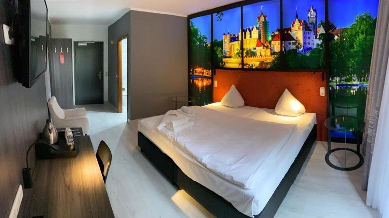 <b>SL'otel in Parforcehaus Room</b>. Images powered by <a href="https://www.leonardoworldwide.com/" title="Leonardo Worldwide" target="_blank">Leonardo</a>.