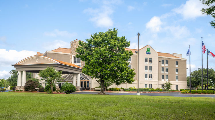 Holiday Inn Express Exterior