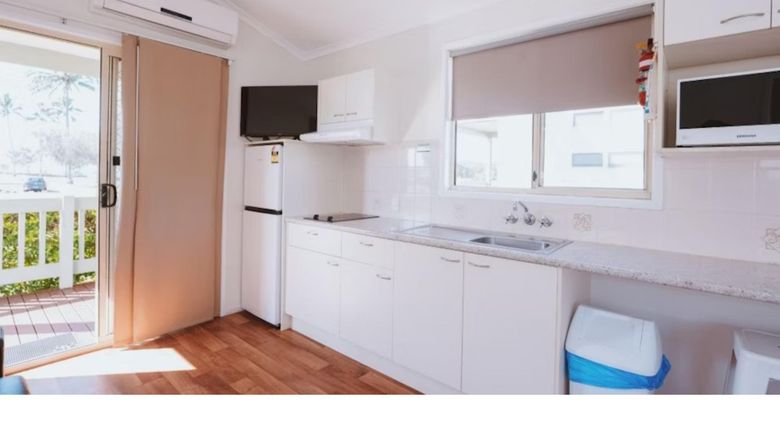 <b>Bargara Holiday Park Room</b>. Images powered by <a href="https://www.leonardoworldwide.com/" title="Leonardo Worldwide" target="_blank">Leonardo</a>.