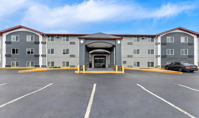 Red Roof Inn Huntsville Exterior