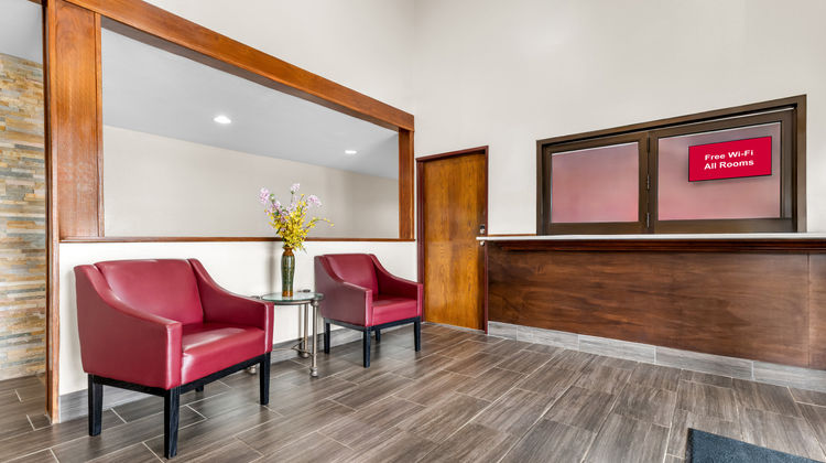 Red Roof Inn Huntsville Lobby