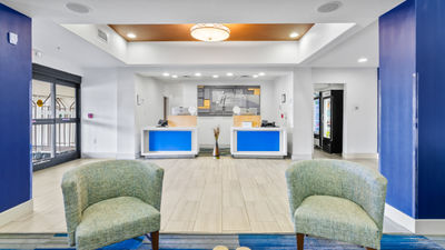 Holiday Inn Express Hotel & Stes