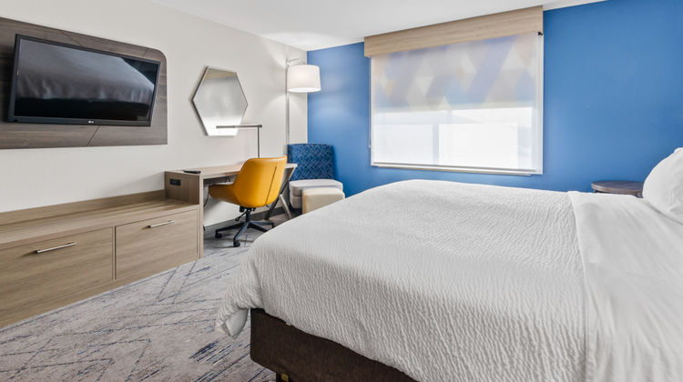Holiday Inn Express Hotel & Stes Room