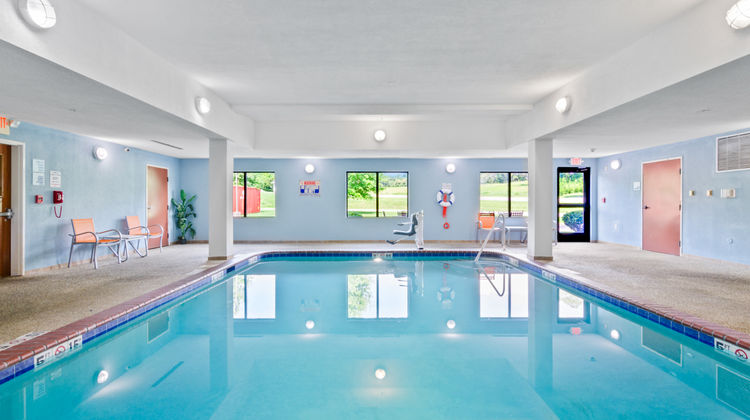 Holiday Inn Express Hotel & Stes Pool