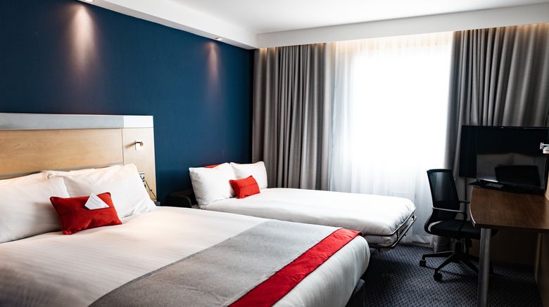 <b>Holiday Inn Express Cardiff Airport Room</b>. Images powered by <a href="https://www.leonardoworldwide.com/" title="Leonardo Worldwide" target="_blank">Leonardo</a>.