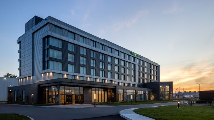 Holiday Inn Express Aeroport Montreal Exterior