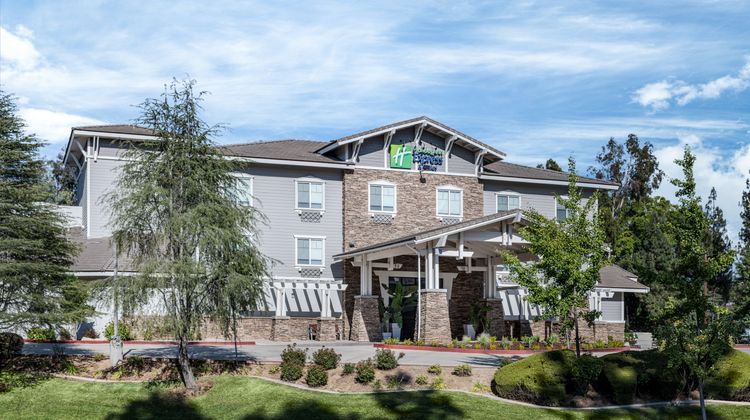 Holiday Inn Express Hotel & Stes Exterior