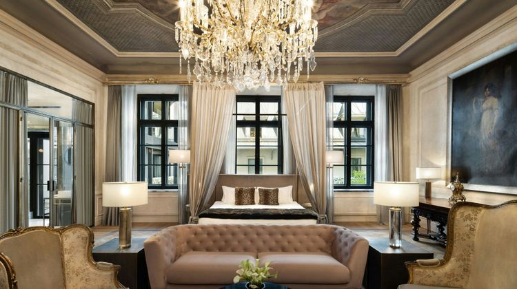 H15 Luxury Palace Suite
