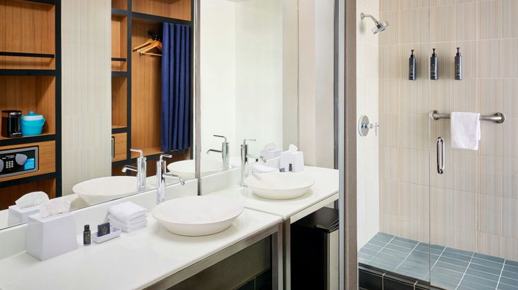 aloft Montreal Airport Room