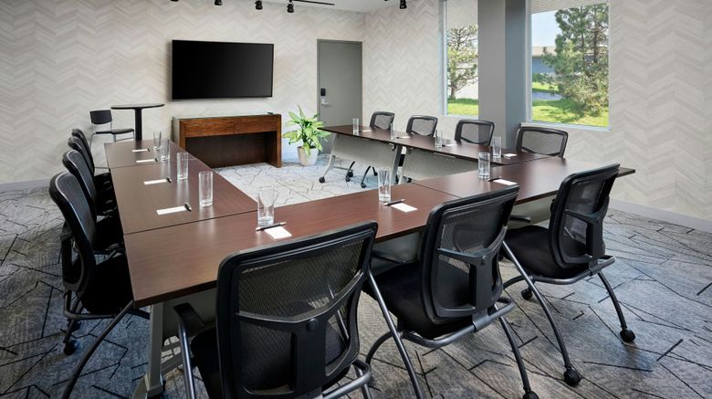 <b>aloft Montreal Airport Meeting</b>. Images powered by <a href="https://www.leonardoworldwide.com/" title="Leonardo Worldwide" target="_blank">Leonardo</a>.