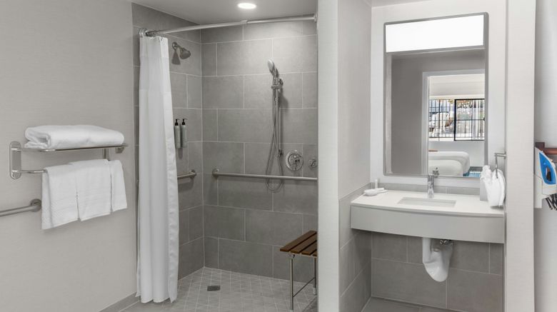 <b>Courtyard Palo Alto Los Altos Room</b>. Images powered by <a href="https://www.leonardoworldwide.com/" title="Leonardo Worldwide" target="_blank">Leonardo</a>.