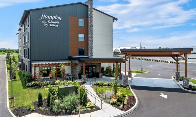 Hampton Inn and Suites Intercou Exterior