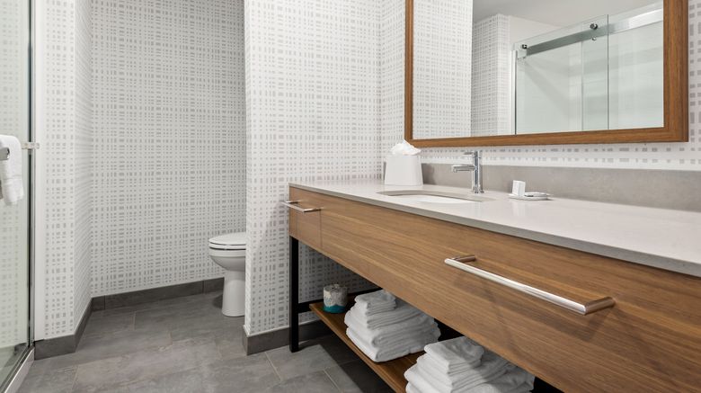<b>Hampton Inn and Suites Intercou Room</b>. Images powered by <a href="https://www.leonardoworldwide.com/" title="Leonardo Worldwide" target="_blank">Leonardo</a>.