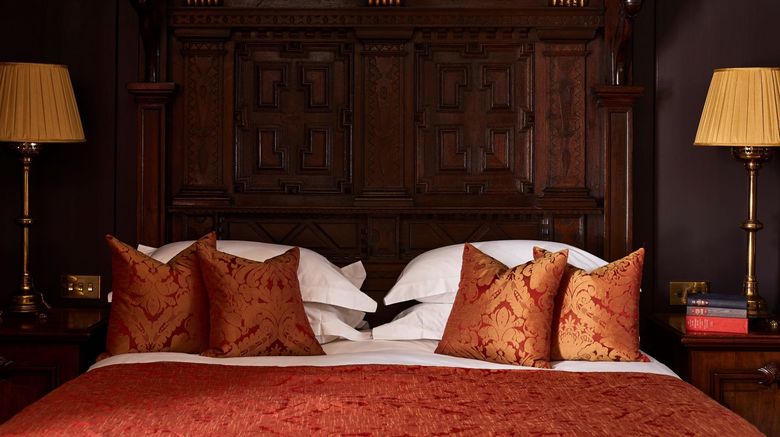 <b>Hazlitts Hotel Suite</b>. Images powered by <a href="https://www.leonardoworldwide.com/" title="Leonardo Worldwide" target="_blank">Leonardo</a>.