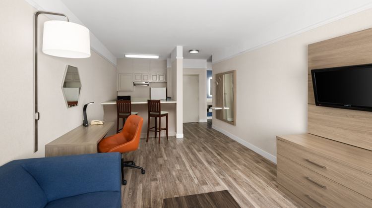 Holiday Inn Express Hotel & Stes Room