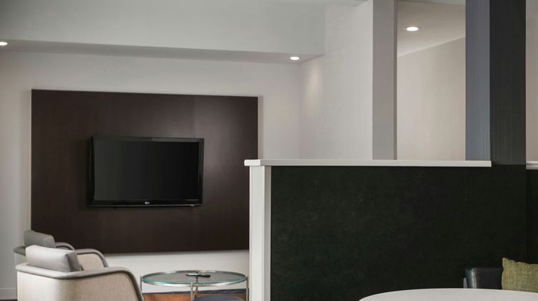 <b>Courtyard Dallas-Fort Worth/Bedford Lobby</b>. Images powered by <a href="https://www.leonardoworldwide.com/" title="Leonardo Worldwide" target="_blank">Leonardo</a>.