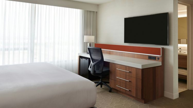 Delta Hotels Toronto Arpt & Conf Center Room